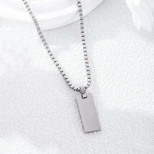 Cadena Placa Rectangular Plateada con Grabado Personalizado