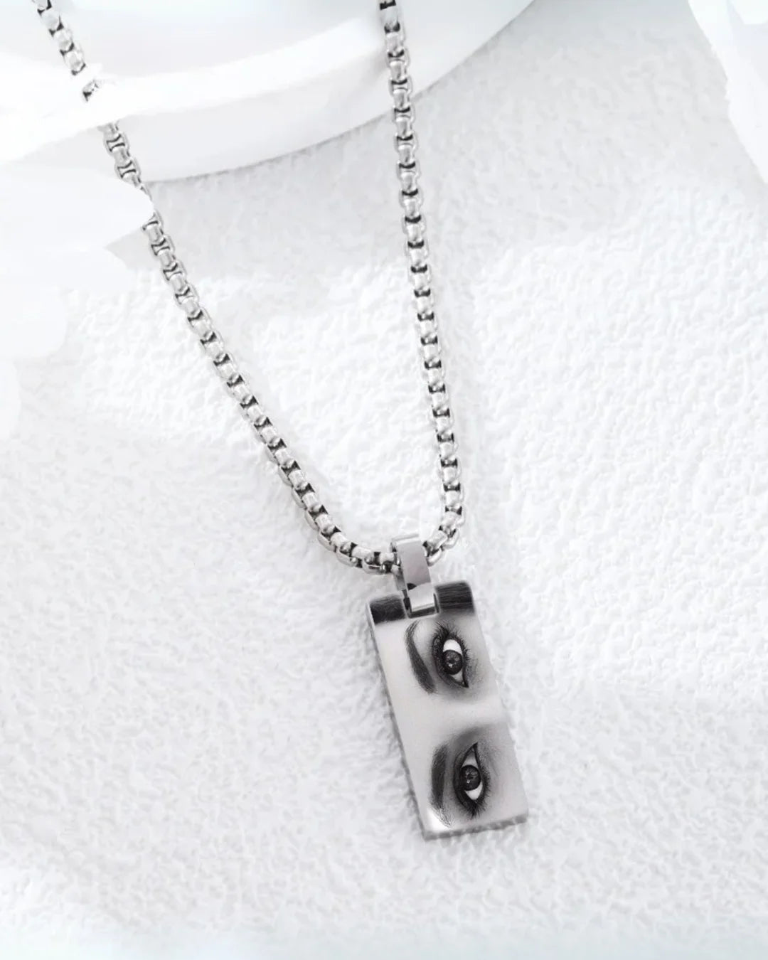 Cadena Placa Rectangular Plateada con Grabado Personalizado