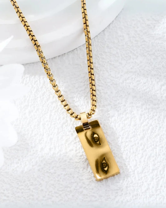 Cadena Placa Rectangular Dorada con Grabado Personalizado
